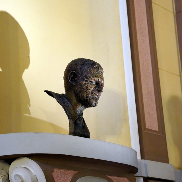 Busta Františka Peterky v budově liberecké radnice | foto: Statutární město Liberec