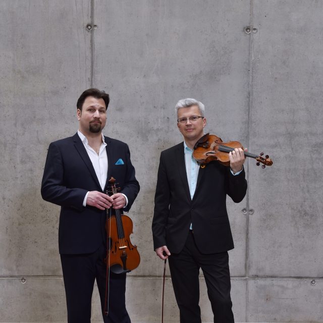 Houslisté David Pokorný a Vlastimil Kobrle | foto: Tomáš Vodňanský,  Český rozhlas