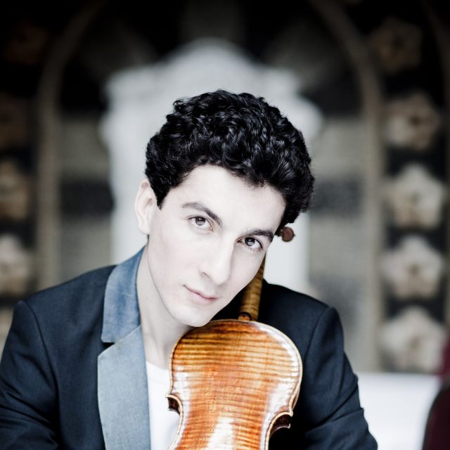 Houslista Sergej Chačatrjan | foto: Marco Borggreve