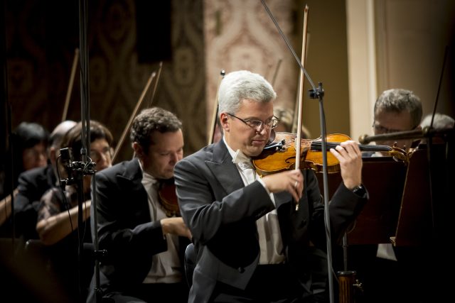 Zahájení nové série abonentních koncertů s houslovým mágem Chačatrjanem