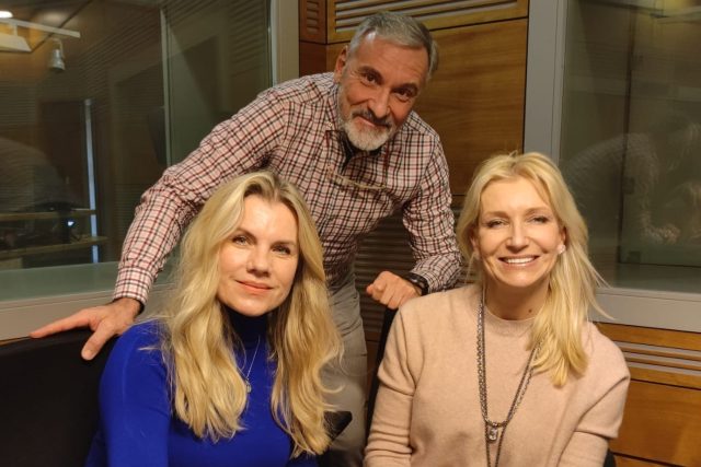 Leona Machálková a Klára Klempířová u Jana Čenského | foto: Klára Žabová